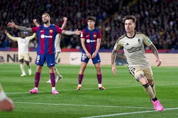 El defensa del Granada estuvo sobresaliente contra el Barça. Impoluto en labores defensivas, anotó incluso un gol, el 1-1 que empezó a sembrar de dudas el estadio Lluís Companys. El lateral derecho, de 23 años, nació en Tarragona, se formó en la cantera del Barça y llegó a debutar con el Atlético. Hoy, nadie le discute el lateral derecho de la defensa granadina.