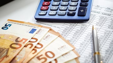 European Union currency with calculator, accounting concept, money, business, taxes, monthly expenses and personal finance, financial planner sheet BILLETES BILLETE EURO EUROS