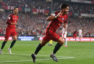 Portugal, striker, (21).