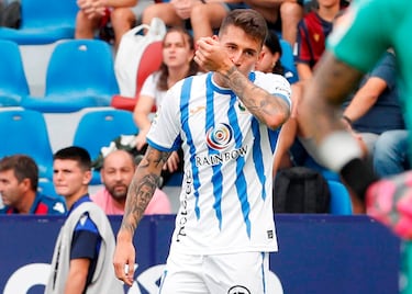 Raba se resarció de una clara ocasión fallada al poco de comenzar el partido ante el Ibiza, con un golazo de bandera: recibió un balón de espaldas en su propio campo, control orientado con pierna izquierda, larga carrera y tras acomodarse la pelota, golpeo exquisito con el interior al fondo de la portería.