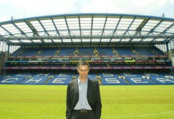 El 2 de junio de 2004, Mourinho fue presentado como nuevo entrenador del Chelsea.