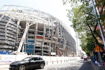 Work continues on the Santiago Bernabéu.