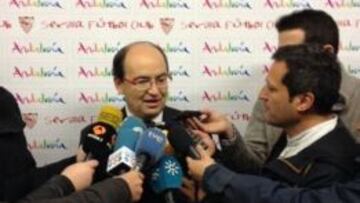 El presidente del Sevilla, José Castro, atendió a los medios.