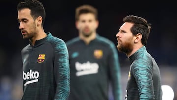 Busquets y Messi, en el calentamiento de un partido de Champions ante el N¨¢poles.