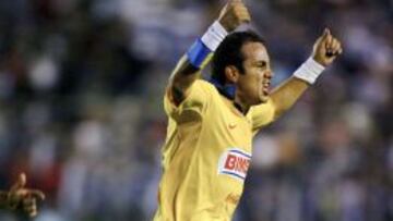 Cuauhtémoc Blanco celebra su último gol con la playera del América, el que le anotó a Pachuca en la Vuelta de la Final del Clausura 2007.