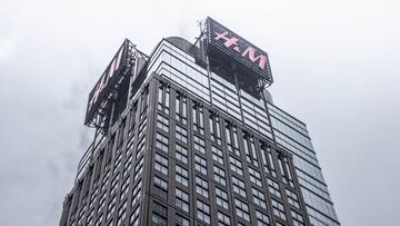 Una estadounidense entra a un H&M en Europa y se sorprende por la reliquia que encuentra entre la ropa: “No se pueden quitar las piedras”