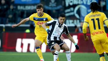 Udine (Italy), 11/01/2025.- Udinese's Alexis Sanchez (R) and Atalanta's Berat Djimsiti in action during the Italian Serie A soccer match Udinese Calcio vs Atalanta BC in Udine, Italy, 11 January 2025. (Italia) EFE/EPA/Gabriele Menis