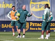 Sergio González dirigiendo un entrenamiento en la Ciudad Deportiva Bahía de Cádiz.
