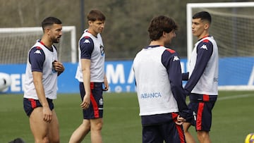 Pablo Martínez, Tosic y Villares son tres opciones para el lateral izquierdo en el Deportivo.