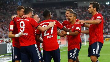 Soccer Football - Bundesliga - VfB Stuttgart v Bayern Munich - Mercedes-Benz Arena, Stuttgart, Germany - September 1, 2018 Bayern Munich's Robert Lewandowski celebrates scoring their second goal with team mates REUTERS/Kai Pfaffenbach DFL regulati