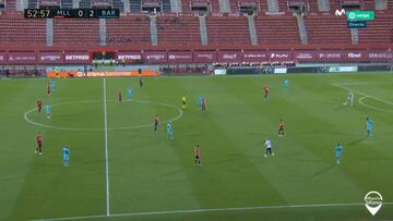 'Spain is different': partido a puerta cerrada y... ¡aparece un espontáneo a por Messi!