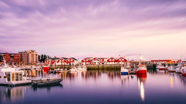 En 2024, Bodø hizo historia al convertirse en la primera ciudad por encima del Círculo Polar Ártico en ser nombrada Capital Europea de la Cultura. Esto puso su escena artística y sus tradiciones samis en el mapa mundial.