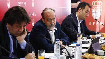 En el centro, Paco Díez, presidente de la Federación Madrileña.