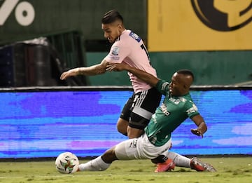 Deportivo Cali y Millonarios protagonizaron el regreso de la Liga Betplay tras el parón por la pandemia de COVID-19. El encuentro terminó en empate 1-1 y en la primera parte tuvo que ser suspendido por una Tormenta Eléctrica.