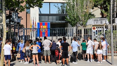 El Barcelona ha anunciado que el delantero Lamine Yamal, lucirá el dorsal '10' la próxima temporada.




