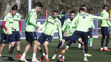 Cabaco no podrá jugar ante el Huesca por sanción.