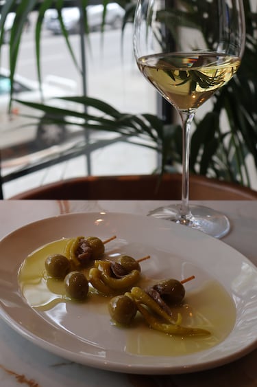 Santiago Ultramarinos, una taberna moderna donde disfrutar del mejor arte del tapeo