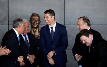 Cristiano, muy feliz en el aeropuerto de Madeira