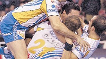 <b>CELEBRACIÓN. </b>El plantel del Portland festeja el paso a semifinales.