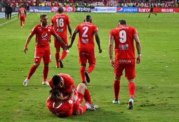 América de Cali venció 2-0 a Junior de Barranquilla  en el estadio Pascual Guerrero y se coronó campeón de la Liga Águila 2019-II.