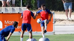 Entrenamiento del Atlético, ayer en el Cerro del Espino.