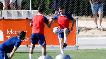 Entrenamiento del Atlético, ayer en el Cerro del Espino.