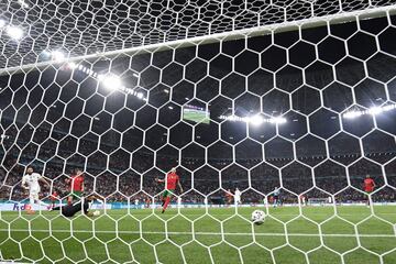 1-2. Karim Benzema marca el segundo gol.