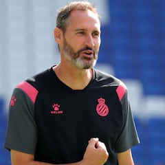 Vicente Moreno: "El Atlético es el favorito para ganar la Liga"