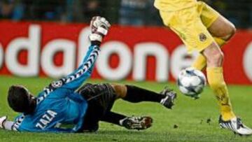 <b>PROTAGONISTA. </b>Joseba Llorente entró en el descanso y fue clave para conseguir la victoria, ya que firmó tres de los seis goles amarillos.