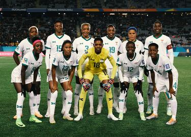 Once de Zambia: Sakala; Belemu, Musase, Mweemba, Tembo; Susan Banda, Lungu, Katongo; Kundananji, Banda y Mapepa.