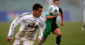 El jugador del Leeds s¨®lo estuvo un curso en el Castilla (2009-10), en el que marc¨® cinco goles, pero no debut¨® con el primer equipo. El Benfica se har¨ªa con ¨¦l por 6 M€, antes de brillar en el Valencia y finalmente emigrar a la Premier League.