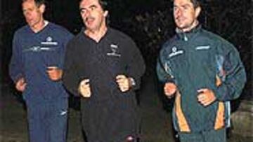 <B>DEPORTISTA</b>. Aznar, corriendo junto a Abel Antón y Martin Fiz, siempre ha sido un gran deportista.