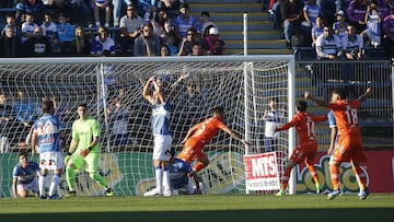 Futbol, Universidad Catlica vs Cobrelos
 Copa Chile 2018
 El jugador de Cobrelos Mario Parra, celebra su gol contra Universidad Catlica durante el partido por Copa Chile en el estadio San Carlos de Apoquindo.
 Santiago
 17/06/2018
 Ramon Monroy/Photospo