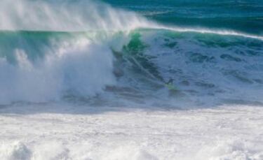 Ni los cerrotes evitaron que Jamie Mithcell se hiciera olas también de izquierdas. Tuvo una brillante actuación y acabó ganando.