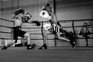 Ryan Martinez es un luchador amateur de tan solo diez a?os que busca obtener su segundo cintur¨®n en la categor¨ªa de peso de 65 libras en una pr¨®xima pelea. Las fotograf¨ªas son un posado para ¡°Chapito's Boxing Gym.