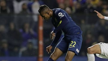 Sebastián Villa durante un partido con Boca Juniors ante Vélez Sarsfield por Superliga Argentina.