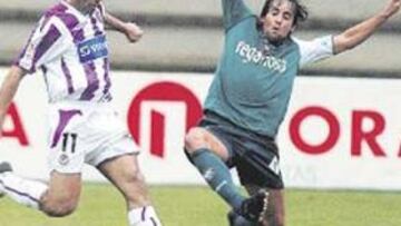 <b>REGALO. </b>Los blanquivioletas se dejaron dos puntos por sus fallos.