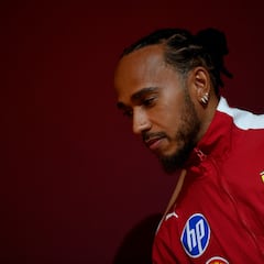 Hamilton celebra la Navidad en Maranello: el regalo ‘muy británico’ con el que ha sorprendido a 1.000 empleados de Ferrari
