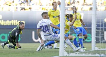 0-1. Mariano marca el primer gol.