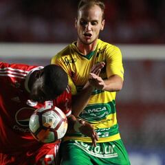 América deja la Copa goleado y con reclamos furiosos