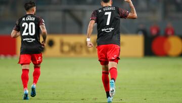 AMDEP9059. LIMA (PERÚ), 06/04/2022.- Matías Suárez (d) de River celebra su gol hoy, en un partido de la Copa Libertadores entre Alianza Lima y River Plate en el estadio Nacional en Lima (Perú). EFE/Paolo Aguilar
