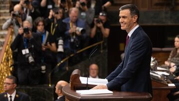 El presidente del Gobierno en funciones y candidato a la reelección, Pedro Sánchez, interviene durante la primera sesión del debate de investidura como presidente de Gobierno, en el Congreso de los Diputados, a 15 de noviembre de 2023, en Madrid (España). El Salón de Plenos del Congreso acoge hoy y mañana, 16 de noviembre, el debate de investidura del presidente del Gobierno en funciones, Pedro Sánchez. El secretario general del PSOE tiene el apoyo de 179 diputados de los 350 del Congreso. Está previsto que votarán a favor de que el líder socialista sea presidente del Gobierno tras exponer su programa PSOE, Sumar, ERC, Junts, EH Bildu, PNV, BNG y Coalición Canaria frente a los 171 en contra de PP, Vox y UPN. El acto se celebra en un momento de tensión por las concentraciones en la sede del PSOE en Ferraz y protestas en contra de la ley de amnistía registrada por los socialistas que beneficia a los implicados del 'procés'.
15 NOVIEMBRE 2023;MADRID;INVESTIDURA;SÁNCHEZ;CONGRESO DE LOS DIPUTADOS;ACUERDO PSOE Y JUNTS;AMNISTÍA
Eduardo Parra / Europa Press
15/11/2023