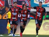 Futbol, Deportes Limache vs Union La Calera
Fecha 8, Liga de Primera 2026.
El jugador de Deportes Limache, Joaquin Montecinos, centro, celebra tras marcar un gol contra Union La Calera durante el partido de primera division disputado en el estadio Lucio Farina de Quillota, Chile.
04/04/2026
Sebastian Cisternas/Photosport
Football, Deportes Limache vs Union La Calera
8th turn, 2026 First Division League.
Deportes Limache player, Joaquin Montecinos, center, celebrates after scoring against Union La Calera during a first division match at Lucio Farina stadium in Quillota, Chile.
04/04/2026
Sebastian Cisternas/Photosport