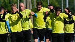 El central Andreu Font&agrave;s se ejercita junto a sus compa&ntilde;eros Wass, Guidetti y Hugo Mallo. 