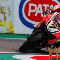 Davies lidera el podio británico en la primera carrera de Ímola