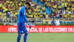 AMDEP390. BARRANQUILLA (COLOMBIA), 12/10/2023.- Camilo Vargas portero de Colombia sale expulsado hoy, en un partido de las Eliminatorias Sudamericanas para la Copa Mundial de Fútbol 2026 entre Colombia y Uruguay en el estadio Metropolitano en Barranquilla (Colombia). EFE/ Mauricio Dueñas Castañeda
