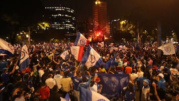 Así festejó la afición de Cruz Azul tras el pitazo final contra Santos, nadie se aguantó las lágrimas