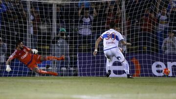 Futbol, Universidad Catolica vs Universidad de Chile.
 Copa Chile 2016.
 El jugador de Universidad Catolica Nicolas Castillo, centro, marca su gol contra Universidad de Chile durante el partido de ida de los cuartos de final de la Copa Chile disputado en 