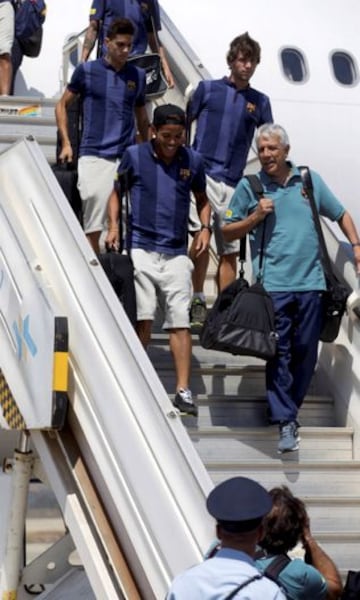 Los jugadores bajando del avión en el aeropuerto de Tel Aviv (Israel).