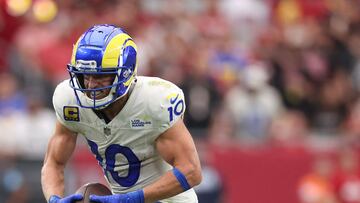 GLENDALE, ARIZONA - SEPTEMBER 15: Cooper Kupp #10 of the Los Angeles Rams runs with a catch during the first half against the Arizona Cardinals at State Farm Stadium on September 15, 2024 in Glendale, Arizona. Christian Petersen/Getty Images/AFP (Photo by Christian Petersen / GETTY IMAGES NORTH AMERICA / Getty Images via AFP)